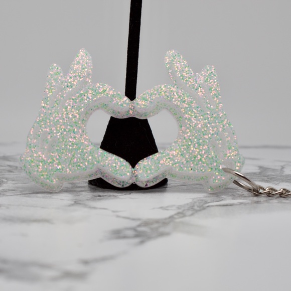 Mickey Mouse Glove Heart Keychain - Picture 4 of 7